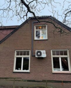 JY Installatietechniek - Airco aan buitenkant van het huis