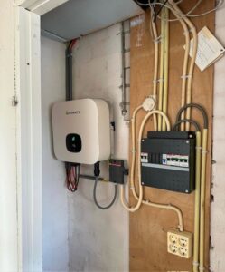 JY Installatietechniek - Rowatt omvormer in meterkast